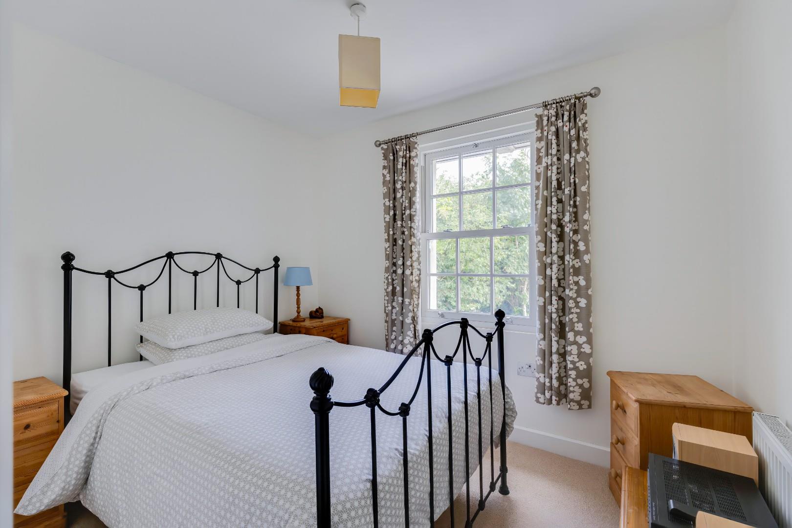19 Borough Close, Cowbridge, Vale of Glamorgan, CF71 7BN